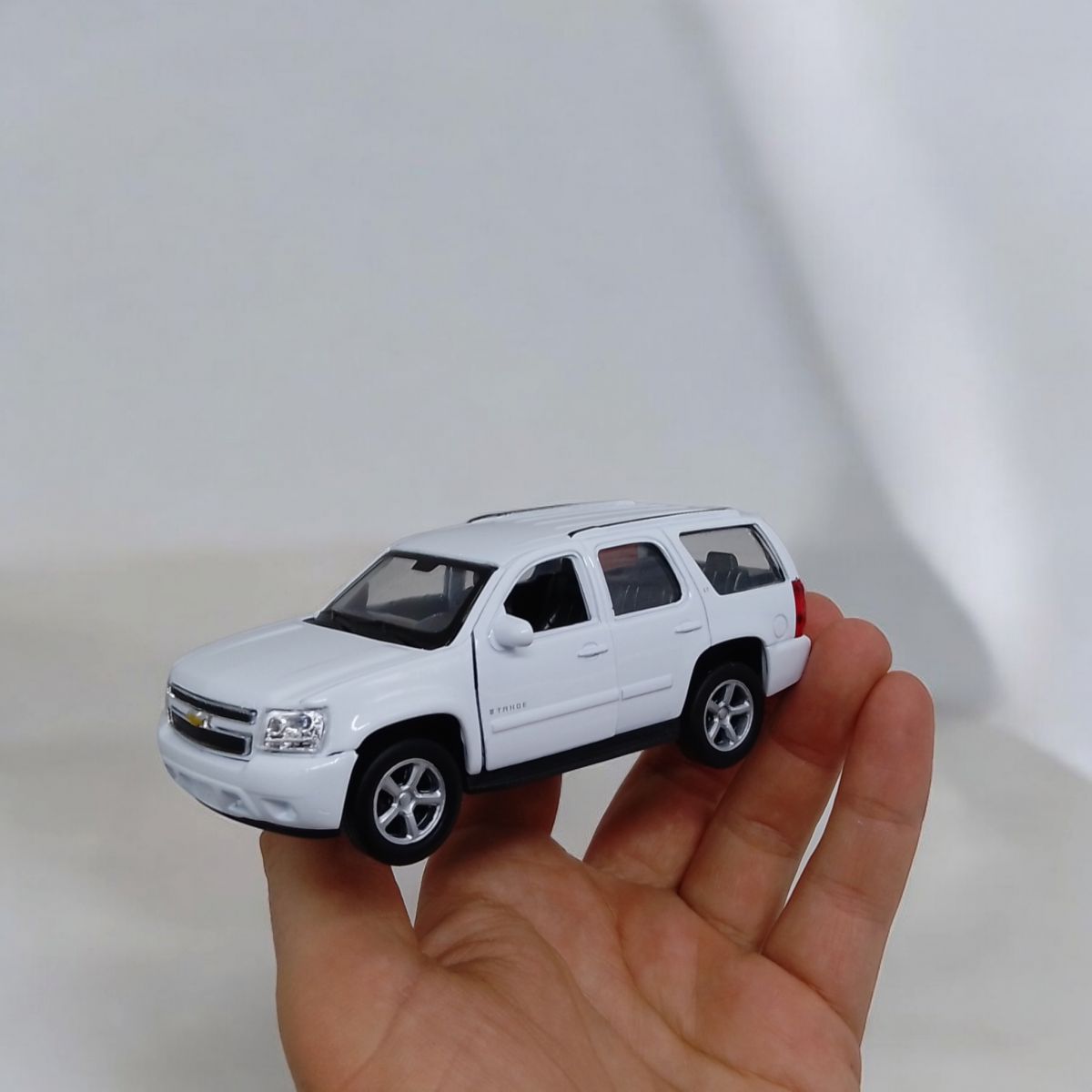 Машинка металева - CHEVROLET TAHOE 2008 (білий)