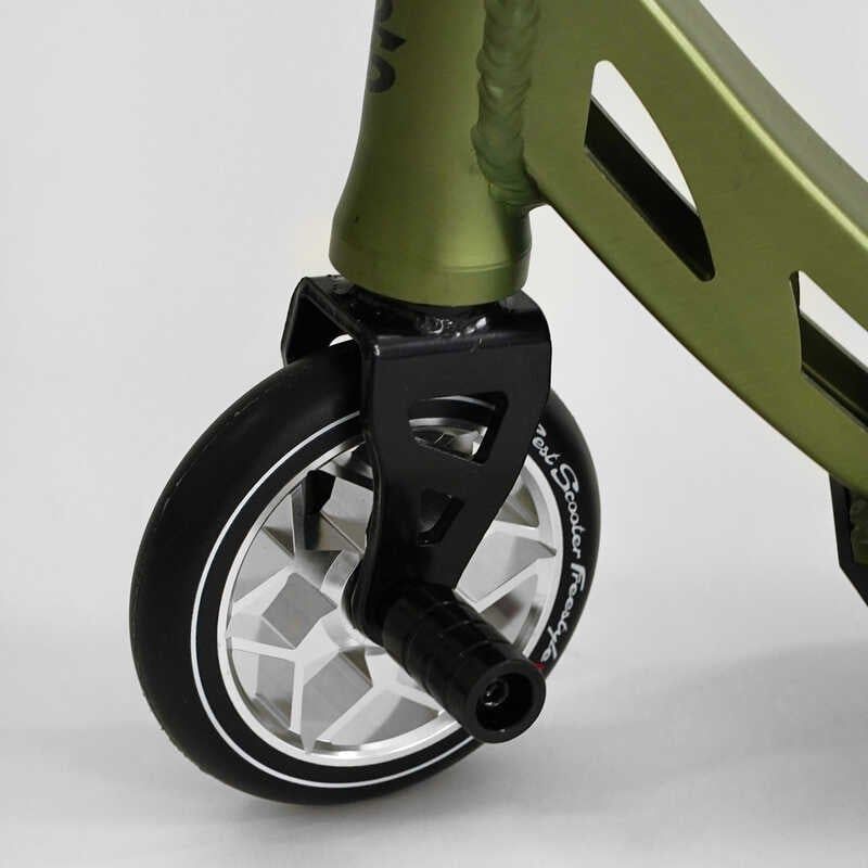 Самокат трюковий "Best Scoote" (HIC-система, ПЕГИ, алюмінієвий диск та дека, колеса PU, d=120 мм, ширина керма 58 см) фото 3 Самокат трюковий "Best Scoote" (HIC-система, ПЕГИ, алюмінієвий диск та дека, колеса PU, d=120 мм, ширина керма 58 см) фото 3