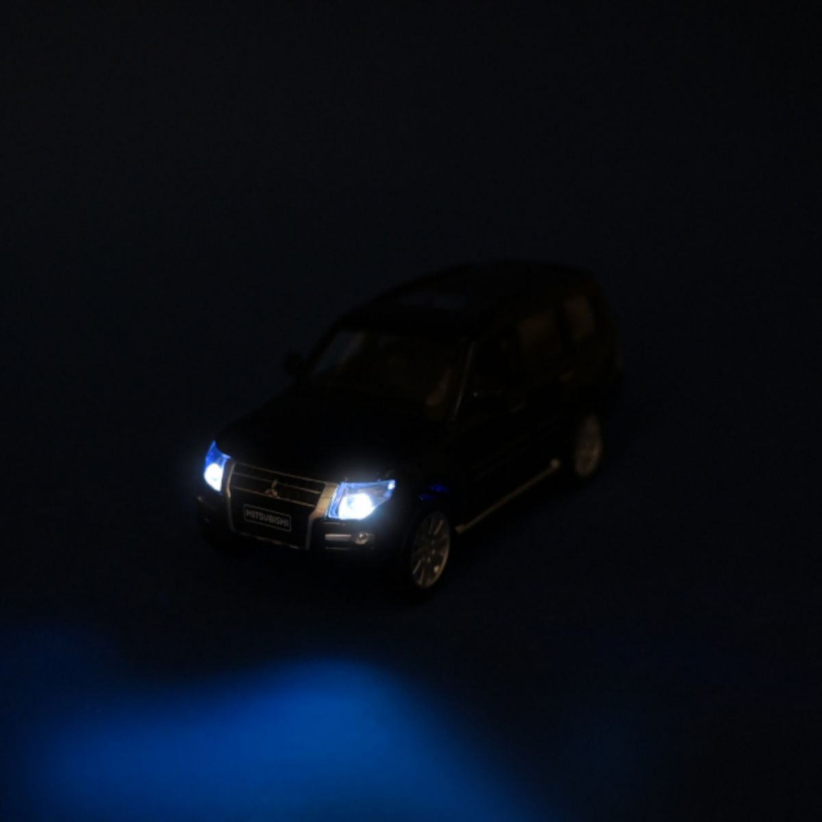 Машина мет.  1:33 "Mitsubishi Pajero 4WD Turbo", капот, багажник, батар. , світ. , звук, відкр. двері, короб. 18 * 9 * 8 см  фото 3