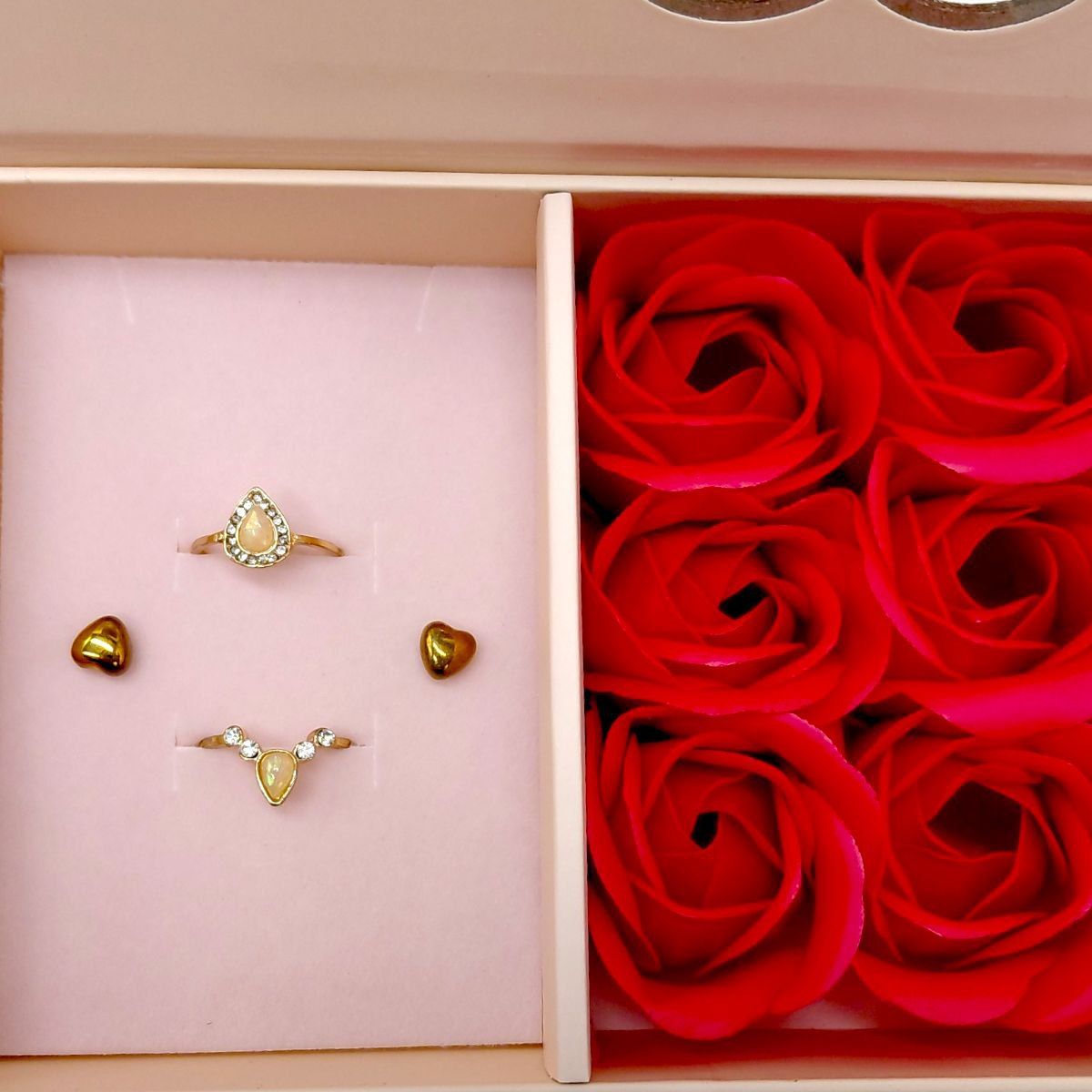 Набір прикрас, магнітна застібка, 2 каблучки, сережки, бутони троянди, листівка, паперовий пакет, в коробці  фото 3