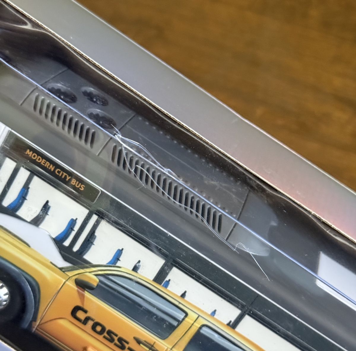 Уценка.  Автобус на радиоуправлении (аккумулятор 3. 7 V, пульт управления 2. 4 GHz, масштаб 1:24, подсветка, мелодии, режим демонстрации) коробка – 43,5х13,5х9 см - Разбит блистер  фото 3