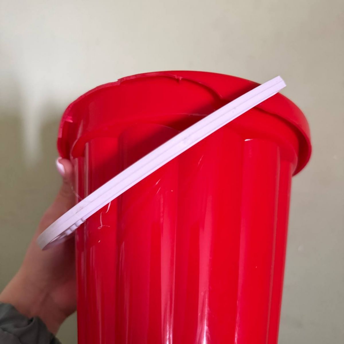 Уценка.  Ведро Бамсик (красное) - Надбито ведерко  фото 3