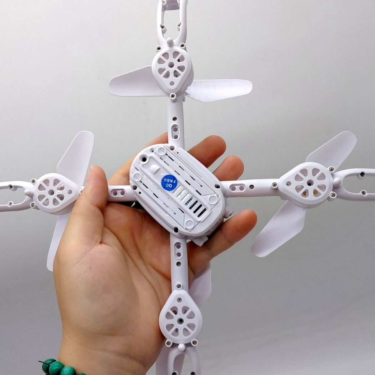 Квадрокоптер Y 22(18) съемный аккумулятор 3. 7V, пульт 2. 4 GHz, USB-кабель, headless mode, подсветка, режимы подсветки, в коробке  фото 3