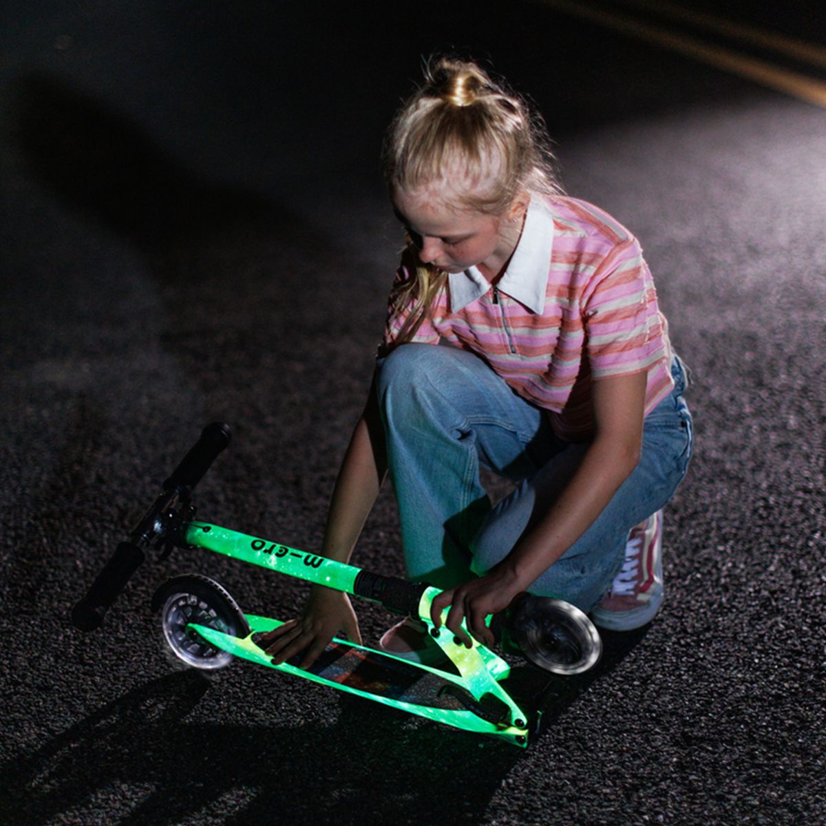 Самокат Micro серии Sprite Glow LED Art Collection – Космос  фото 3