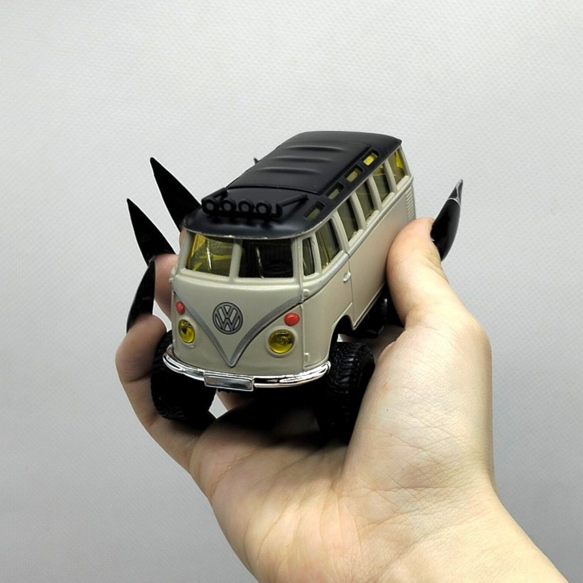 Машинка игрушечная Rebels 4х4 Volkswagen (БЕЖЕВЫЙ)  фото 3