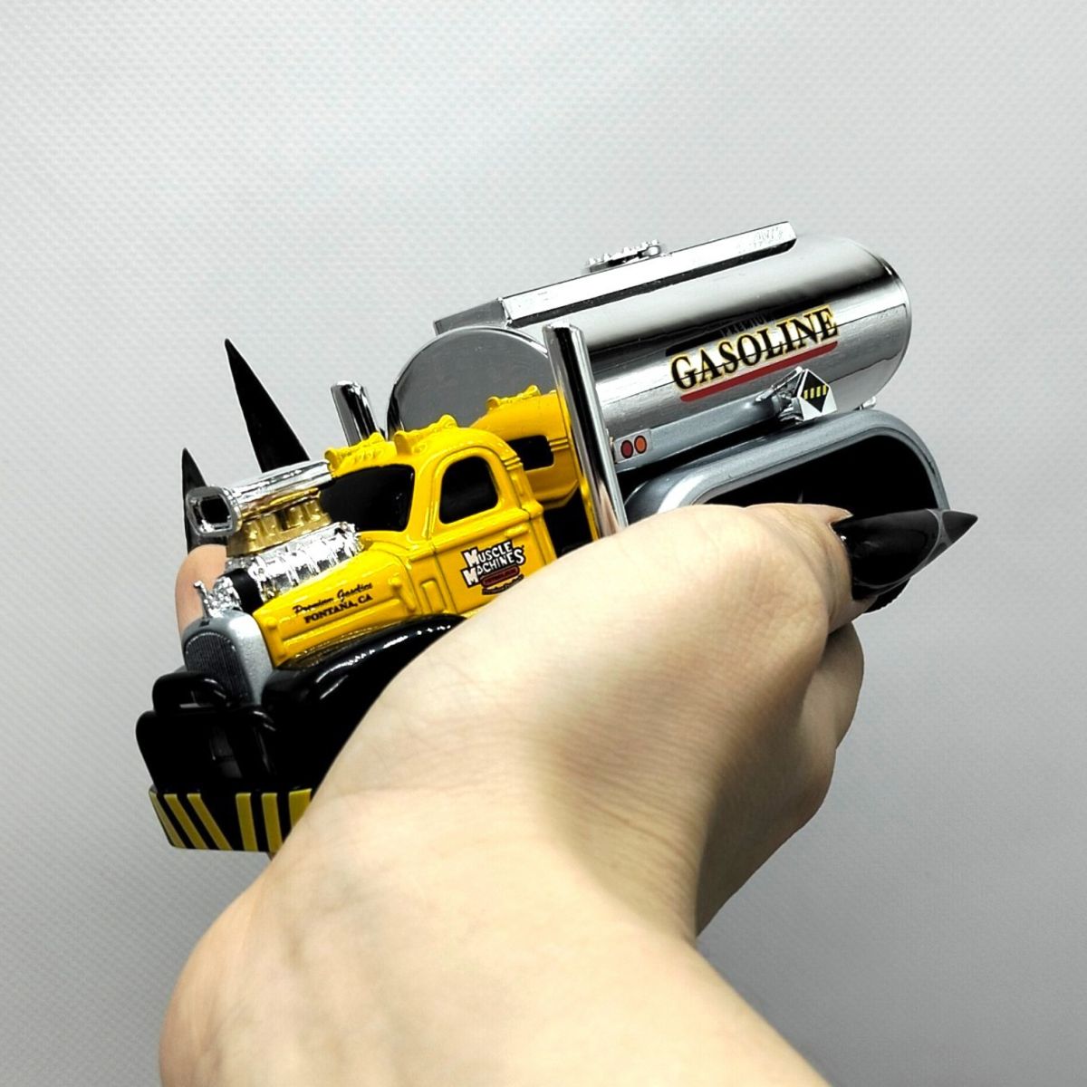 Машинка іграшкова серії Muscle Machines 1:64 "1953 MACK B-61 TANKER" (ЖОВТИЙ)  фото 3