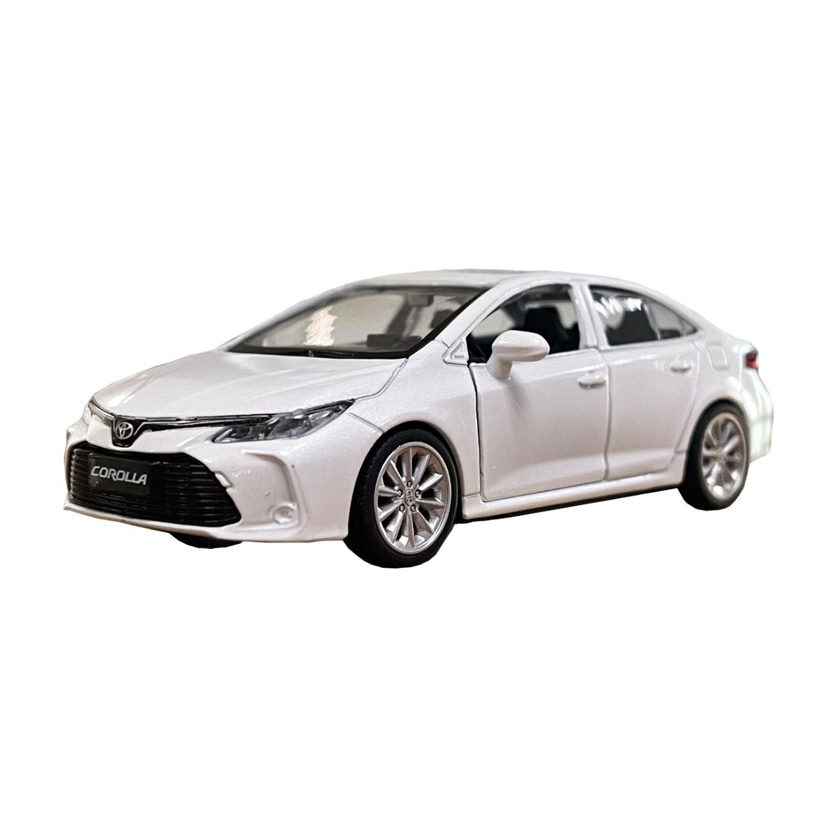 Автомодель – Toyota Corolla Hybrid (белый)  фото 1
