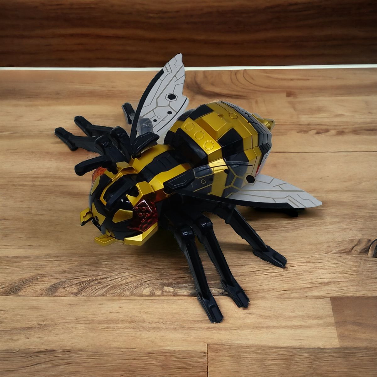 Бджола на радіокеруванні "Spray Bees"