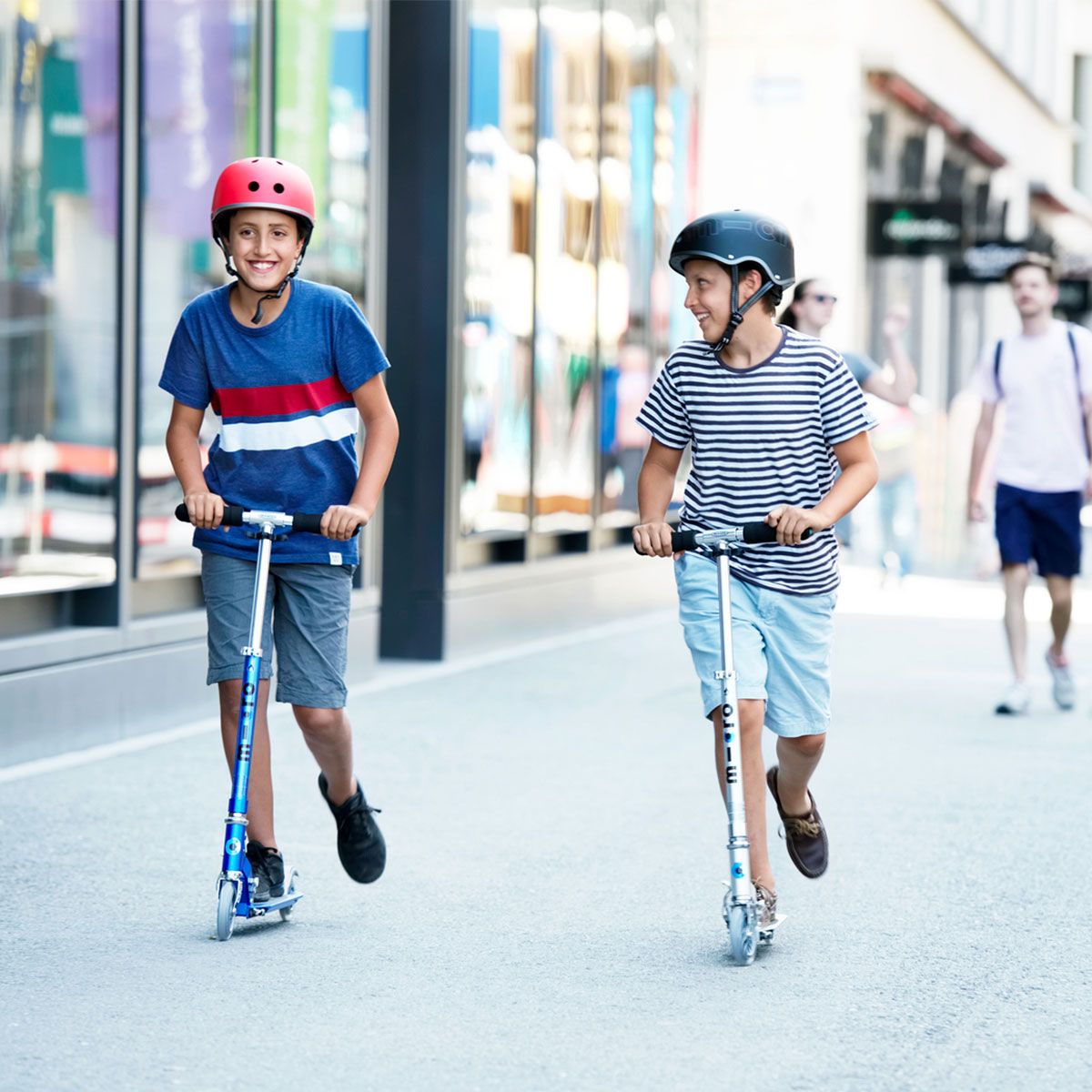 Самокат MICRO серии Sprite LED – Матовый серебристый  фото 4