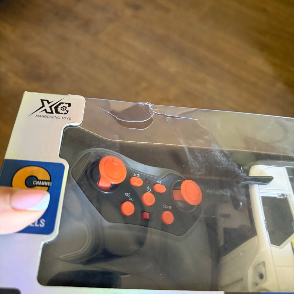 Уценка.  Автобус на радиоуправлении (аккумулятор 3. 7 V, пульт управления 2. 4 GHz, масштаб 1:24, подсветка, мелодии, режим демонстрации) коробка – 43,5х13,5х9 см - Разбит блистер  фото 4