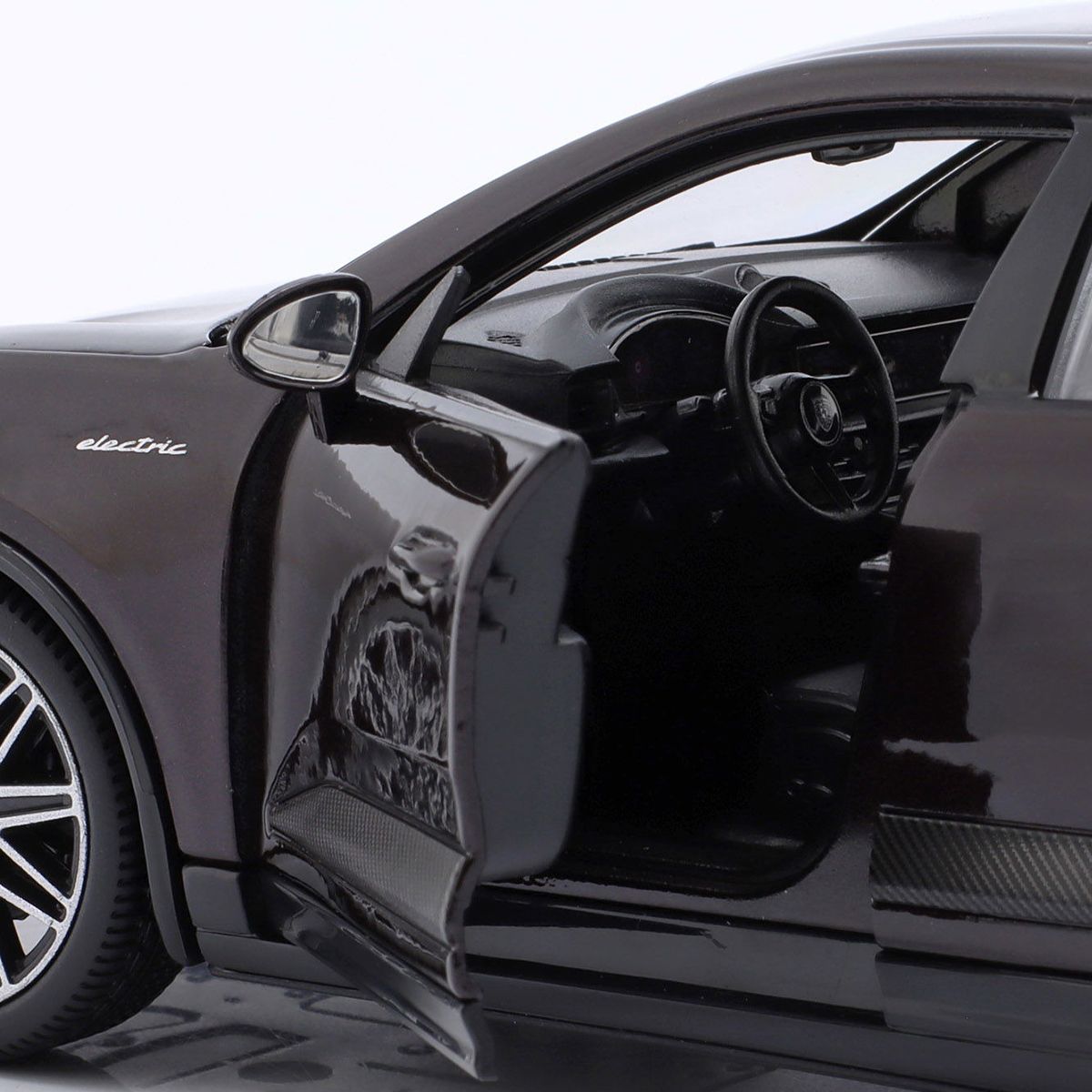 Автомодель - Porsche Macan 4 Electric (черный, 1:24)  фото 4