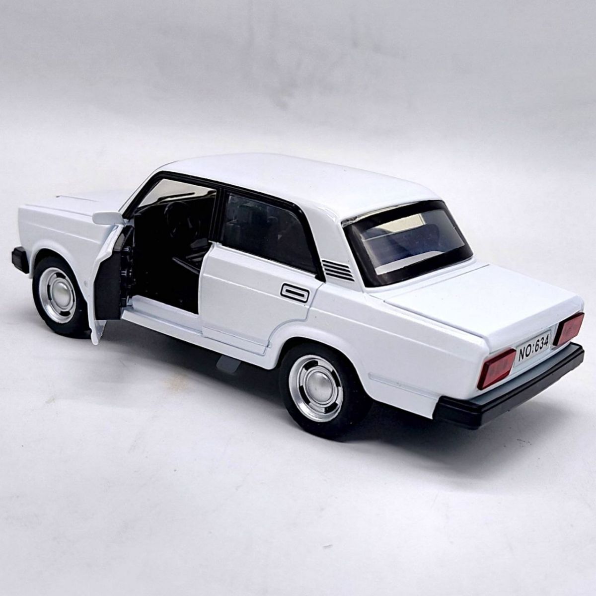 Машина металева "АВТОПРОМ" 1:32-36 Lada 2107 (БІЛА)  фото 4