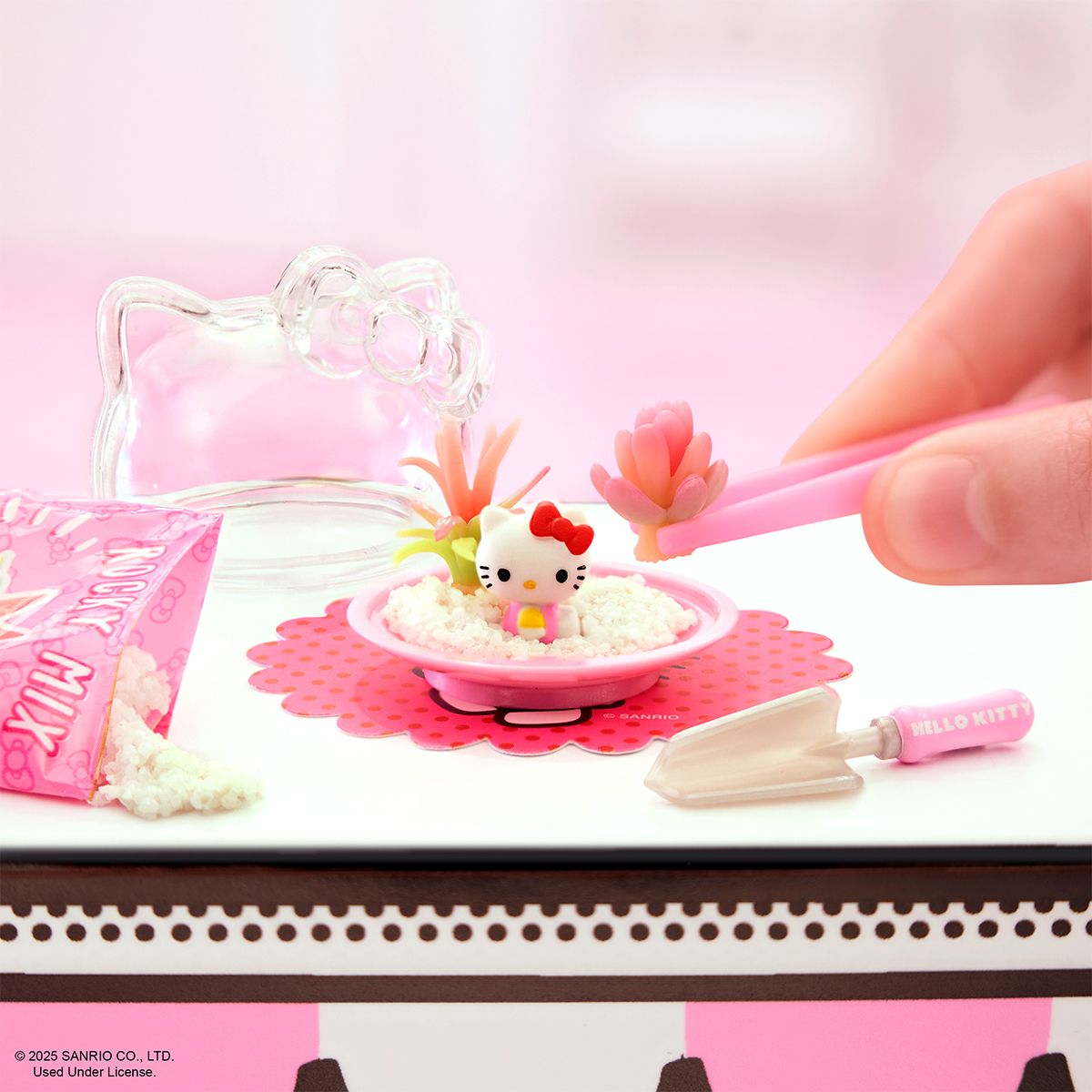 Игровой набор Miniverse серии Sanrio S2 – Создай стиль вместе с Хеллоу Китти и друзьями  фото 4