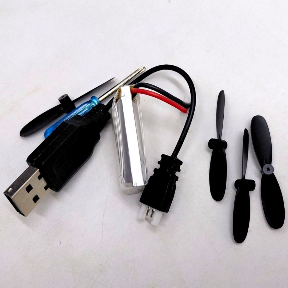 Літак на радіокеруванні, пульт 2. 4 GHz, підсвічування, USB-кабель, поворот на 360°, акум.  3. 7V, запасні лопаті, викрутка, в коробці (СИНІЙ)  фото 4