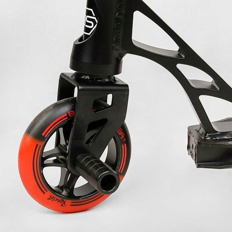 Самокат трюковий "Best Scooter Reactor" (HIC-система, ПЕГИ, алюмінієвий диск та дека, колеса PU, d=110 мм, ширина керма 55 см) фото 5 Самокат трюковий "Best Scooter Reactor" (HIC-система, ПЕГИ, алюмінієвий диск та дека, колеса PU, d=110 мм, ширина керма 55 см) фото 5