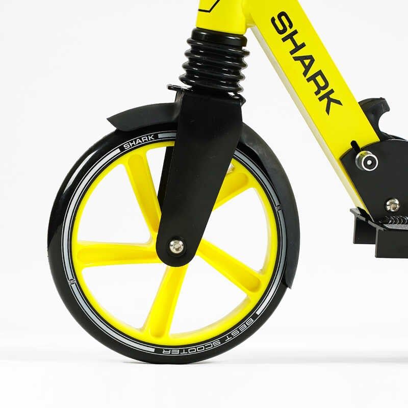 Самокат двоколісний "Best Scooter SHARK" (з ручним гальмом, затискач керма, колеса PU - 20 см, 1 амортизатор, в коробці) фото 5 Самокат двоколісний "Best Scooter SHARK" (з ручним гальмом, затискач керма, колеса PU - 20 см, 1 амортизатор, в коробці) фото 5