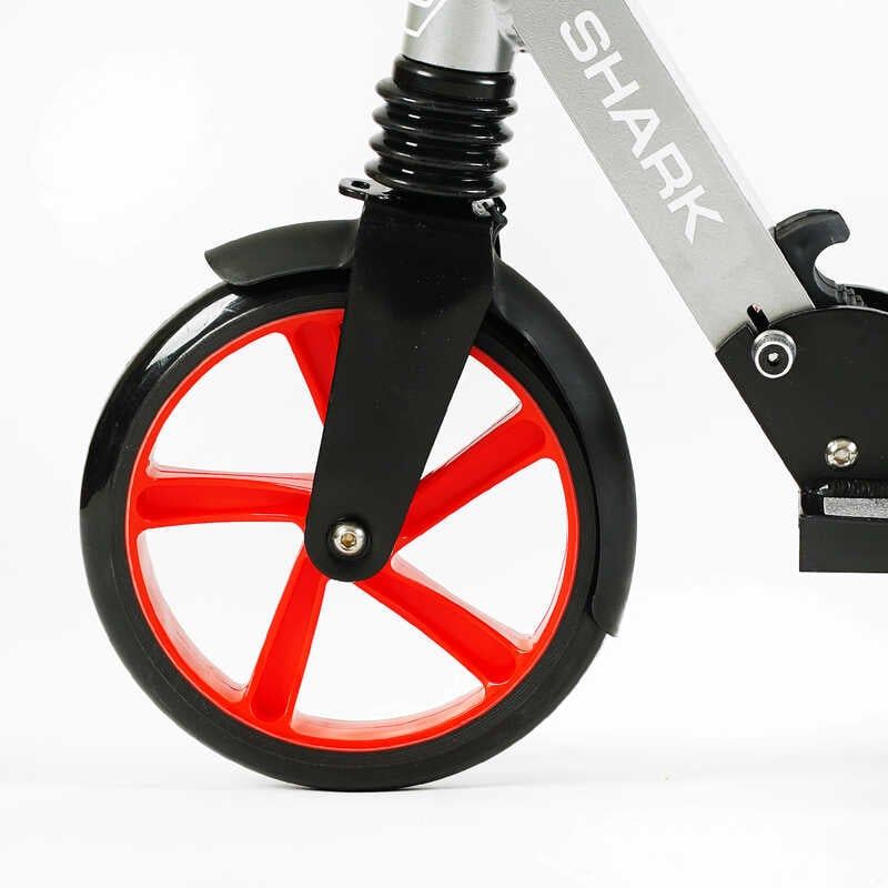Самокат двоколісний "Best Scooter SHARK" (з ручним гальмом, затискач керма, колеса PU - 20 см, 1 амортизатор, в коробці) фото 5 Самокат двоколісний "Best Scooter SHARK" (з ручним гальмом, затискач керма, колеса PU - 20 см, 1 амортизатор, в коробці) фото 5