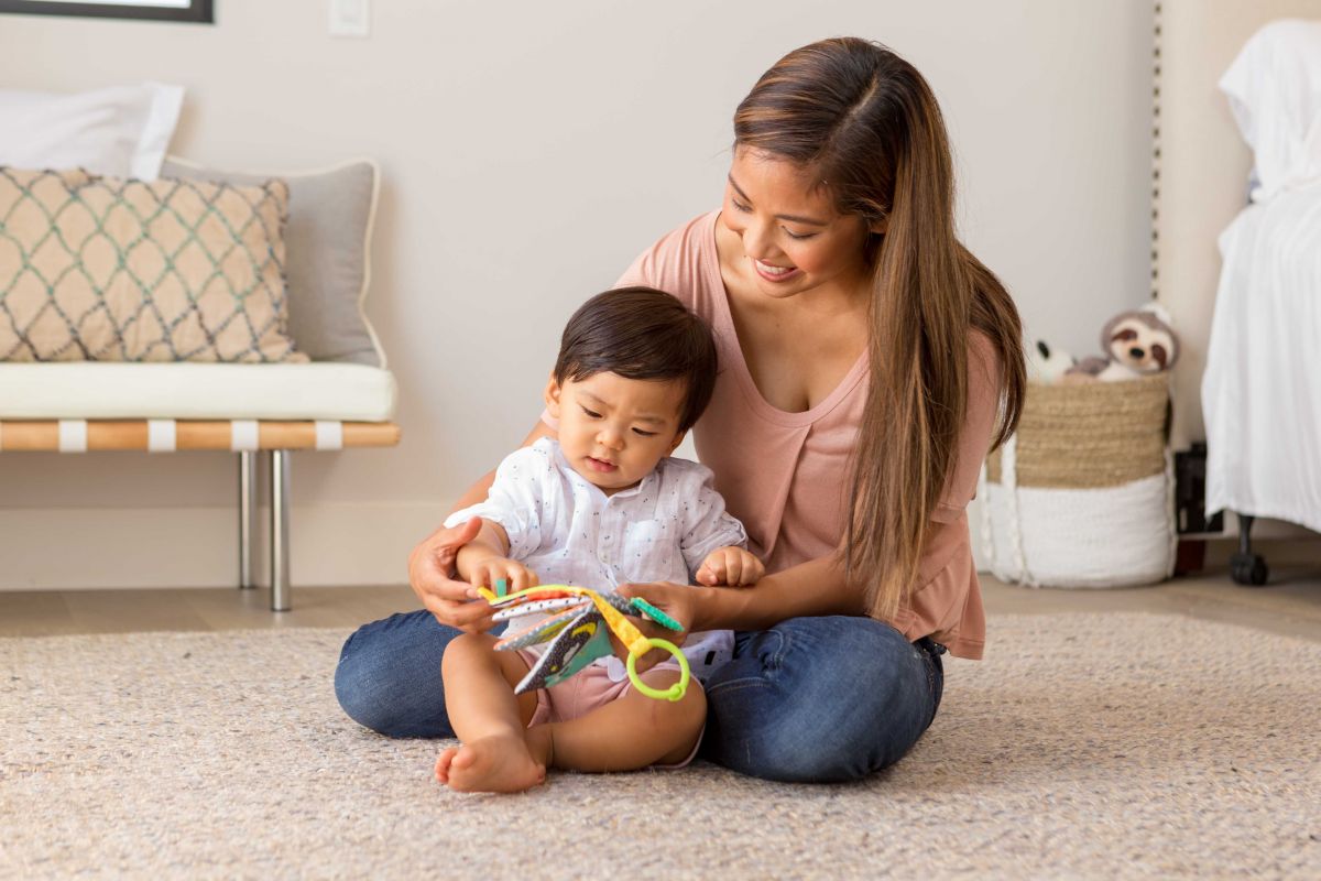 INFANTINO Навесная книга с прорезывателем Животные  фото 5