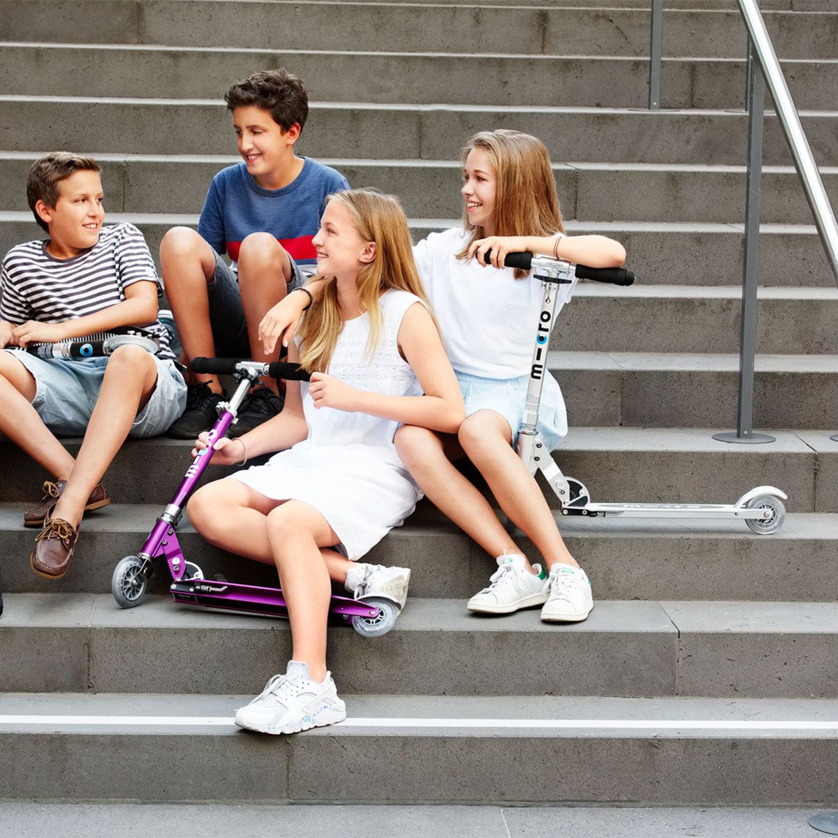 Самокат MICRO серии Sprite LED – Матовый серебристый  фото 5