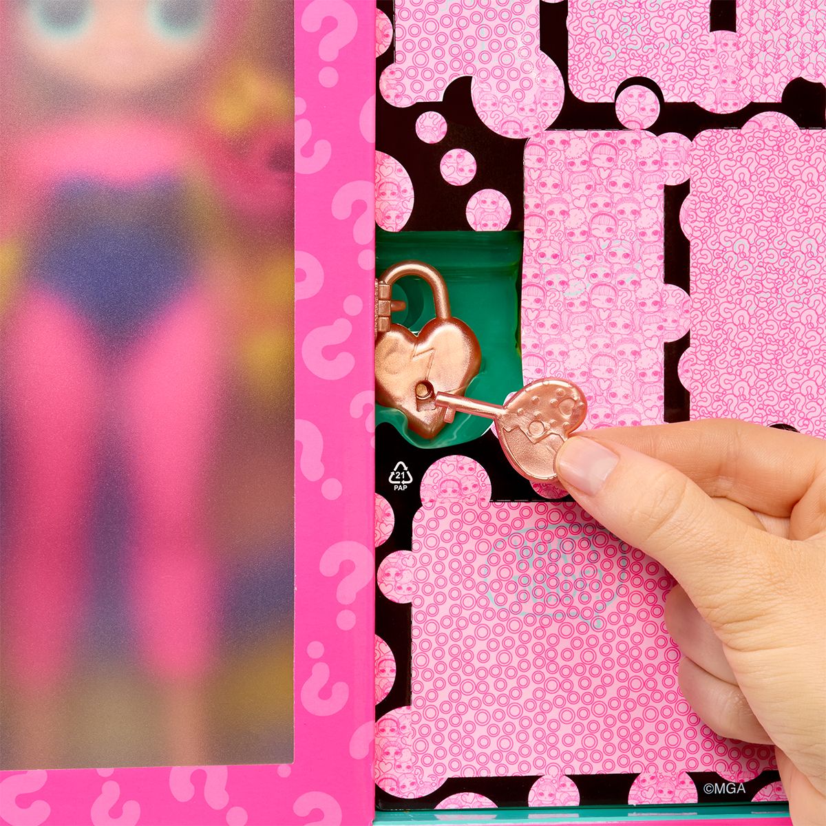 Ігровий набір з лялькою L. O. L.  Surprise! серії O. M. G.  Eye Spy – Супергеройка  фото 6