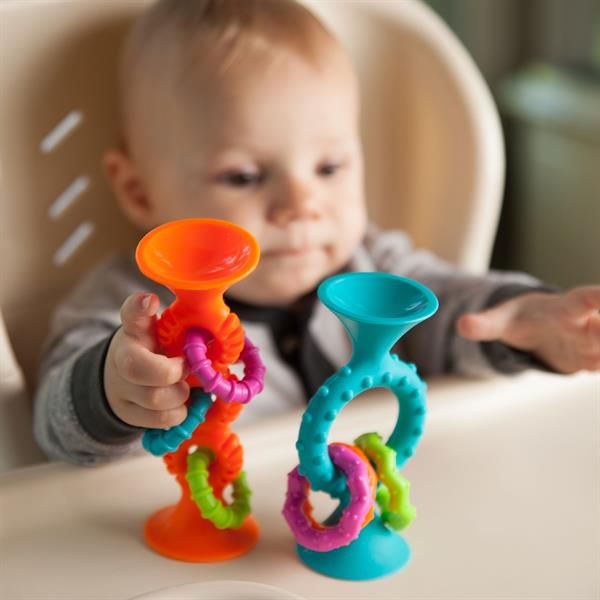 Прорезыватель-погремушка на присосках Fat Brain Toys pipSquigz Loops, оранжевый  фото 6