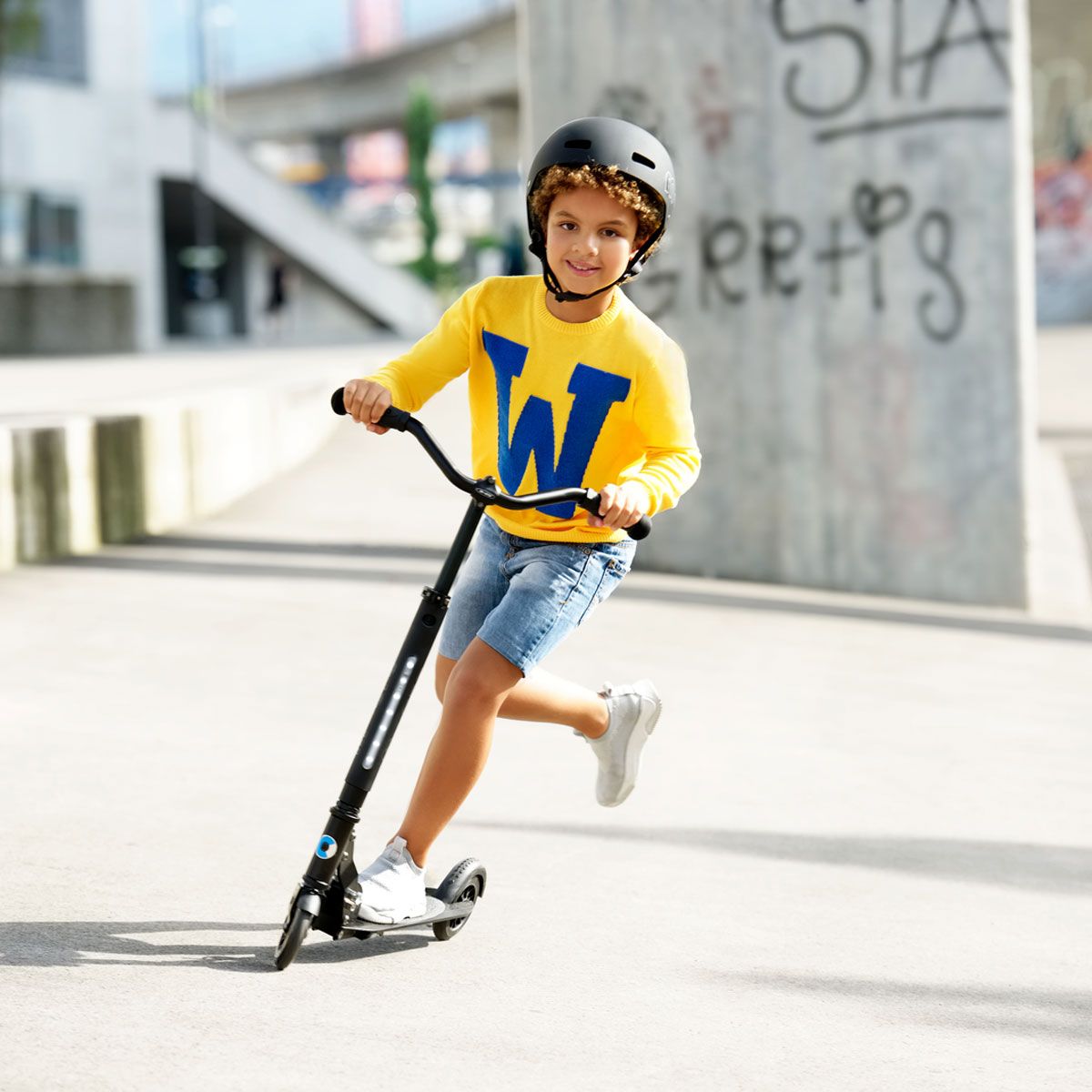 Самокат MICRO серии Sprite Deluxe – Чёрный  фото 8