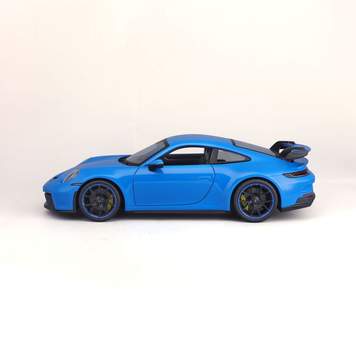 Автомодель в масштабе 1:18 - 2022 Porsche 911 GT3 синий  фото 8