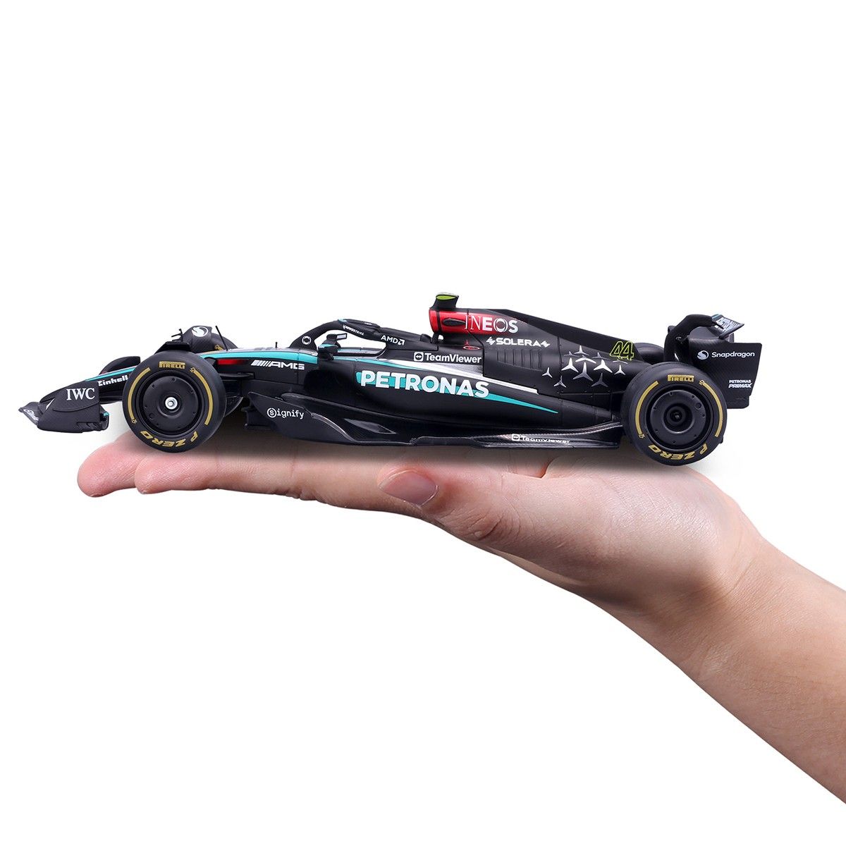 Автомодель з фігуркою – Mercedes‑AMG Petronas F1 W15 (2024) (1:24)  фото 8