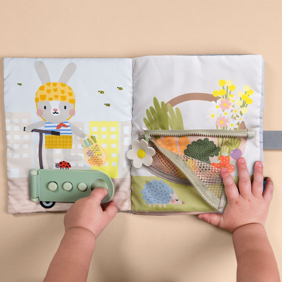 Розвивальна м'яка книжка - Бізібук зайченятка  фото 8
