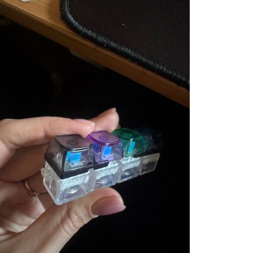 Уцінка.  Механічний брелок-антистрес Міні-клавіатура з RGB-підсвіткою (РІЗНОКОЛЬОРОВИЙ) Немає тримача для брилока, не світить 1 кнопка  мініатюра фото 1